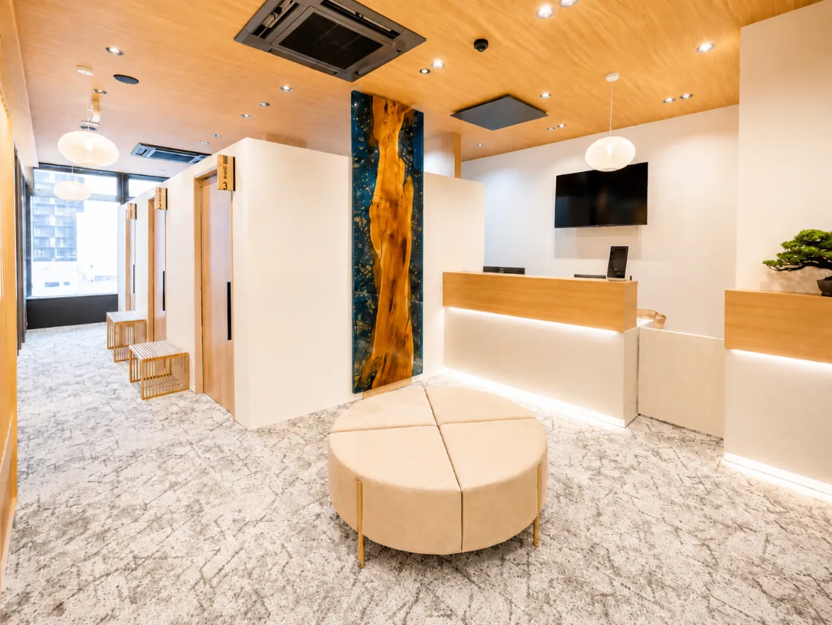 Clinic reception at Dr. Coming International Clinic Osaka Namba Station